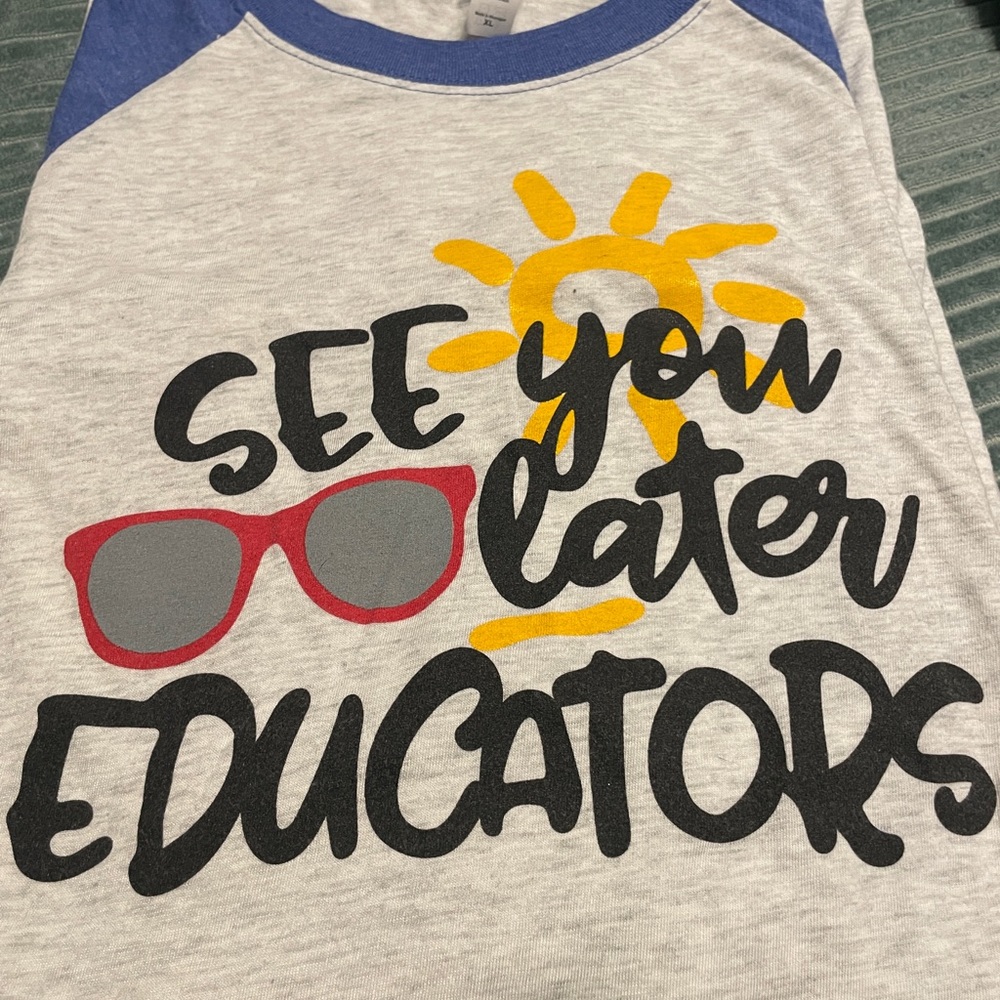 ✨✏️Calling ALL Teachers🎒✨ XL- Teacher T-Shirt Bundle *Its Back to School Time✨ - Picture 7 of 9